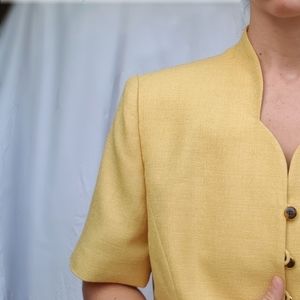 Le Suit Yellow vintage Amazing Neckline